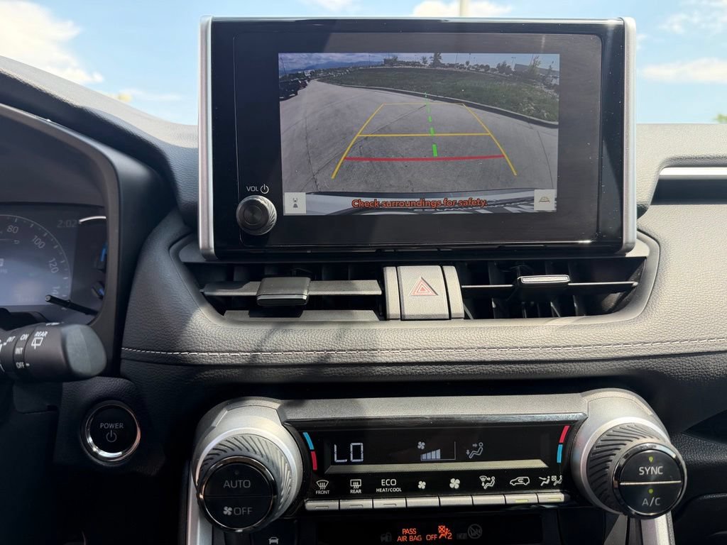 Used 2025 Toyota RAV4 XLE AWD/4WD image 17