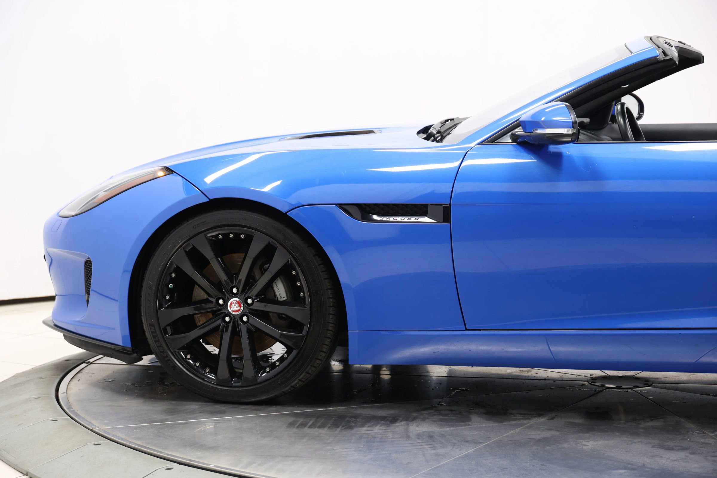 Used 2020 Jaguar F-TYPE Convertible image 8