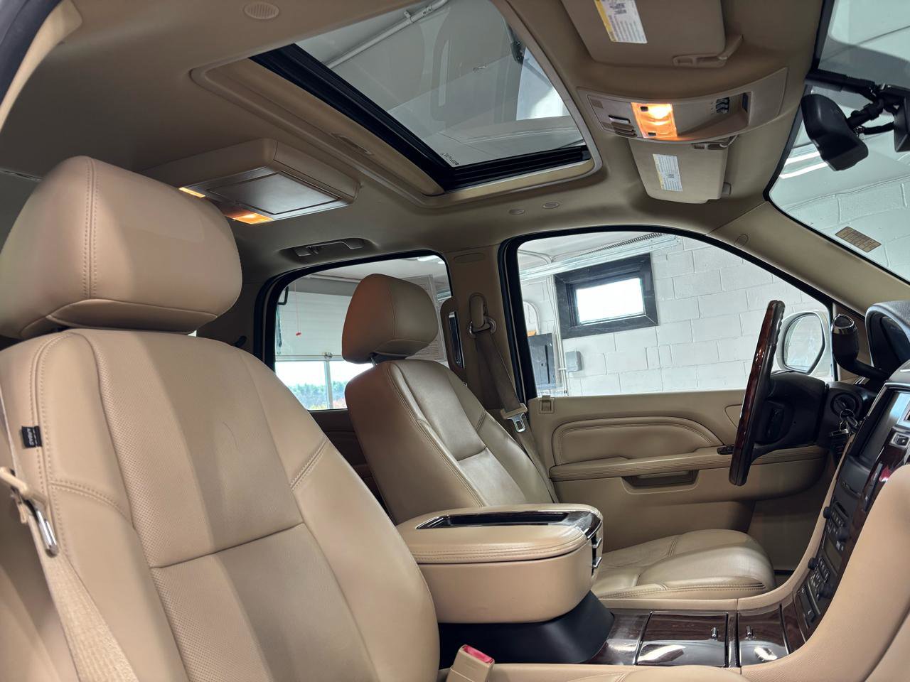 Used 2014 Cadillac Escalade Premium AWD/4WD image 14