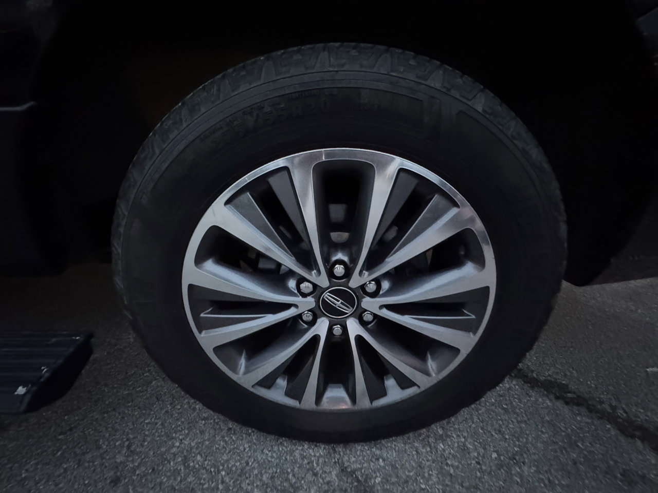 Used 2015 Lincoln Navigator L 4WD image 22