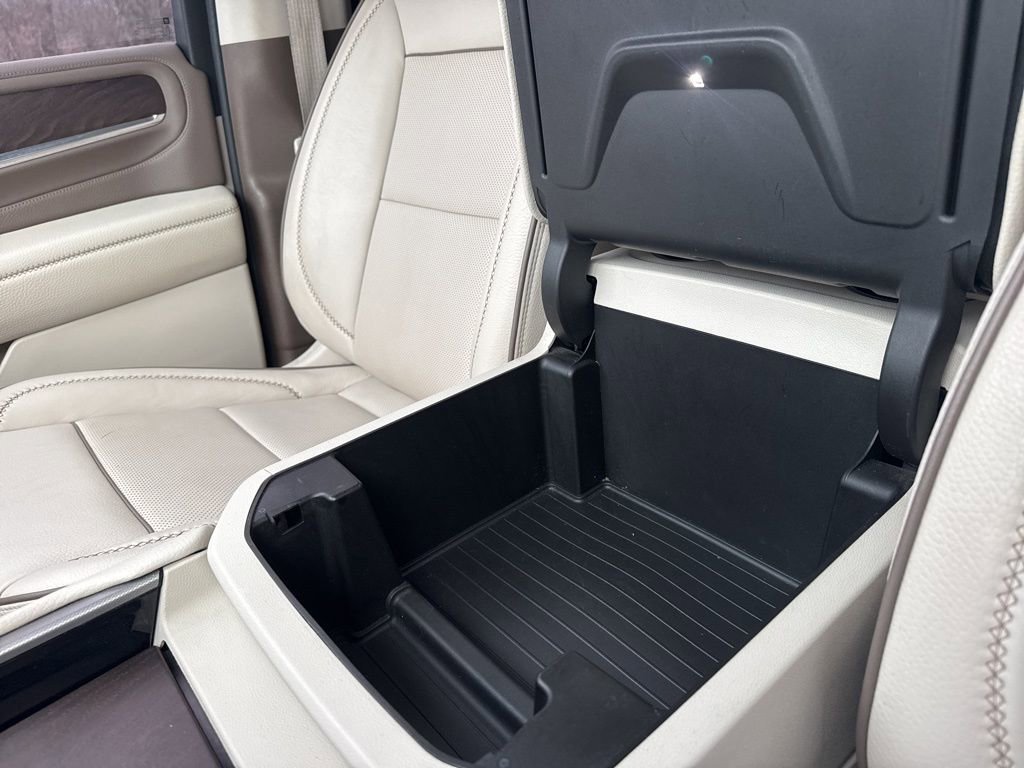 Used 2022 GMC Yukon XL Denali w/ Denali Premium Package image 31