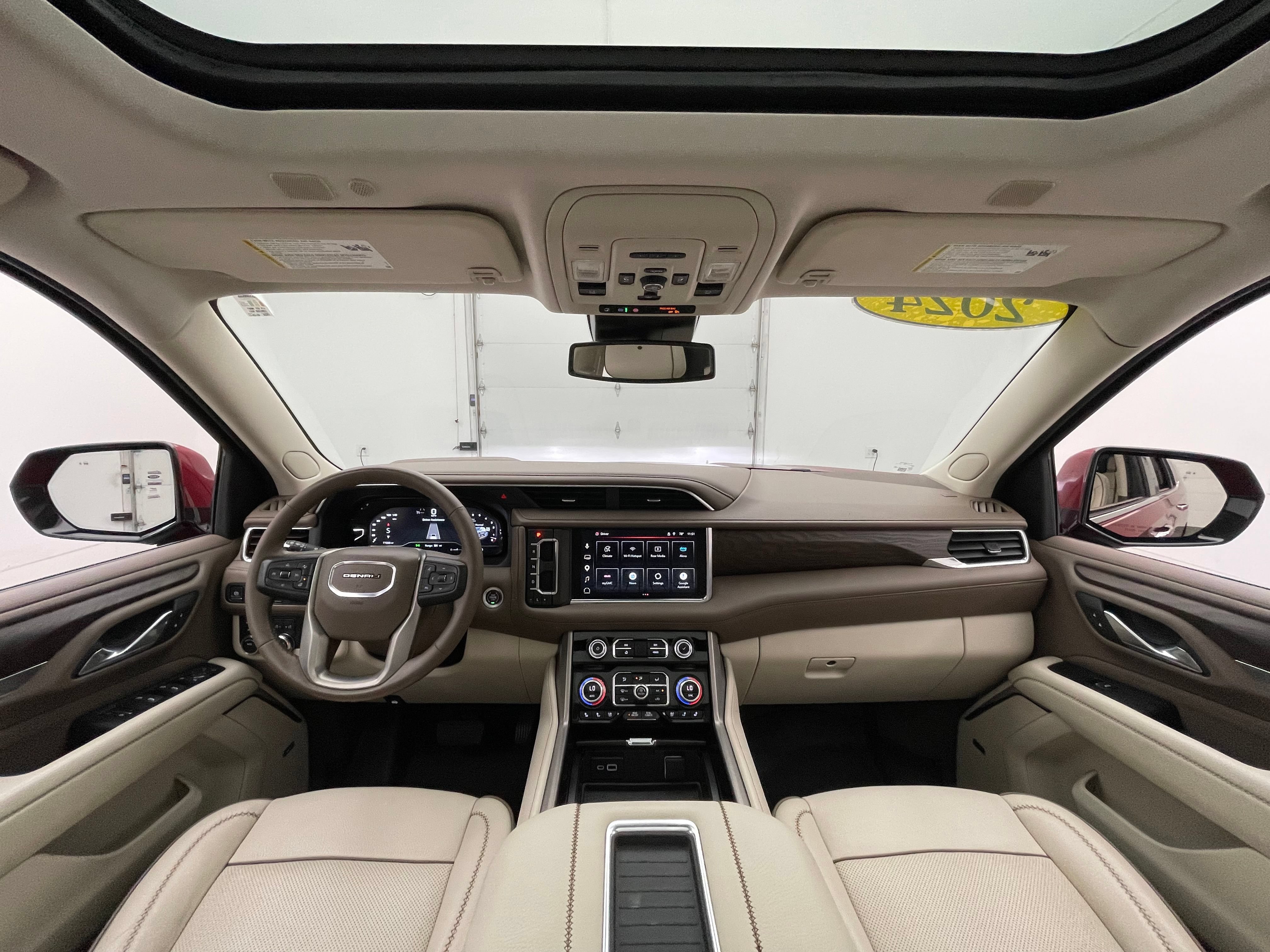 Used 2024 GMC Yukon Denali AWD/4WD image 3