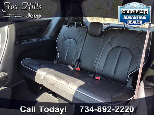 Used 2026 Chrysler Pacifica Limited FWD image 11