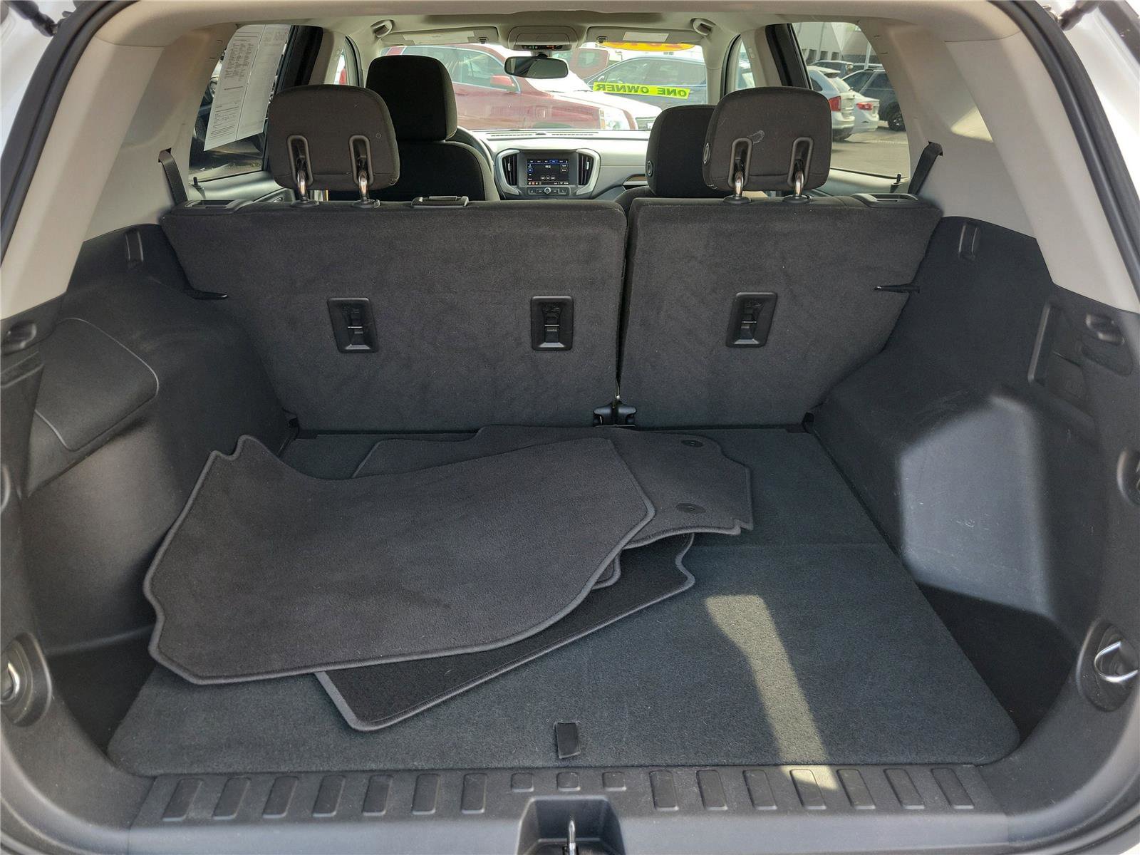 Used 2018 GMC Terrain SLE w/ Driver Convenience Package FWD image 16