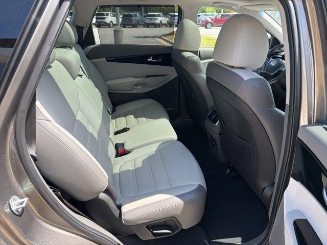 Used 2019 Kia Sorento SX w/ SX Touring Package FWD image 26