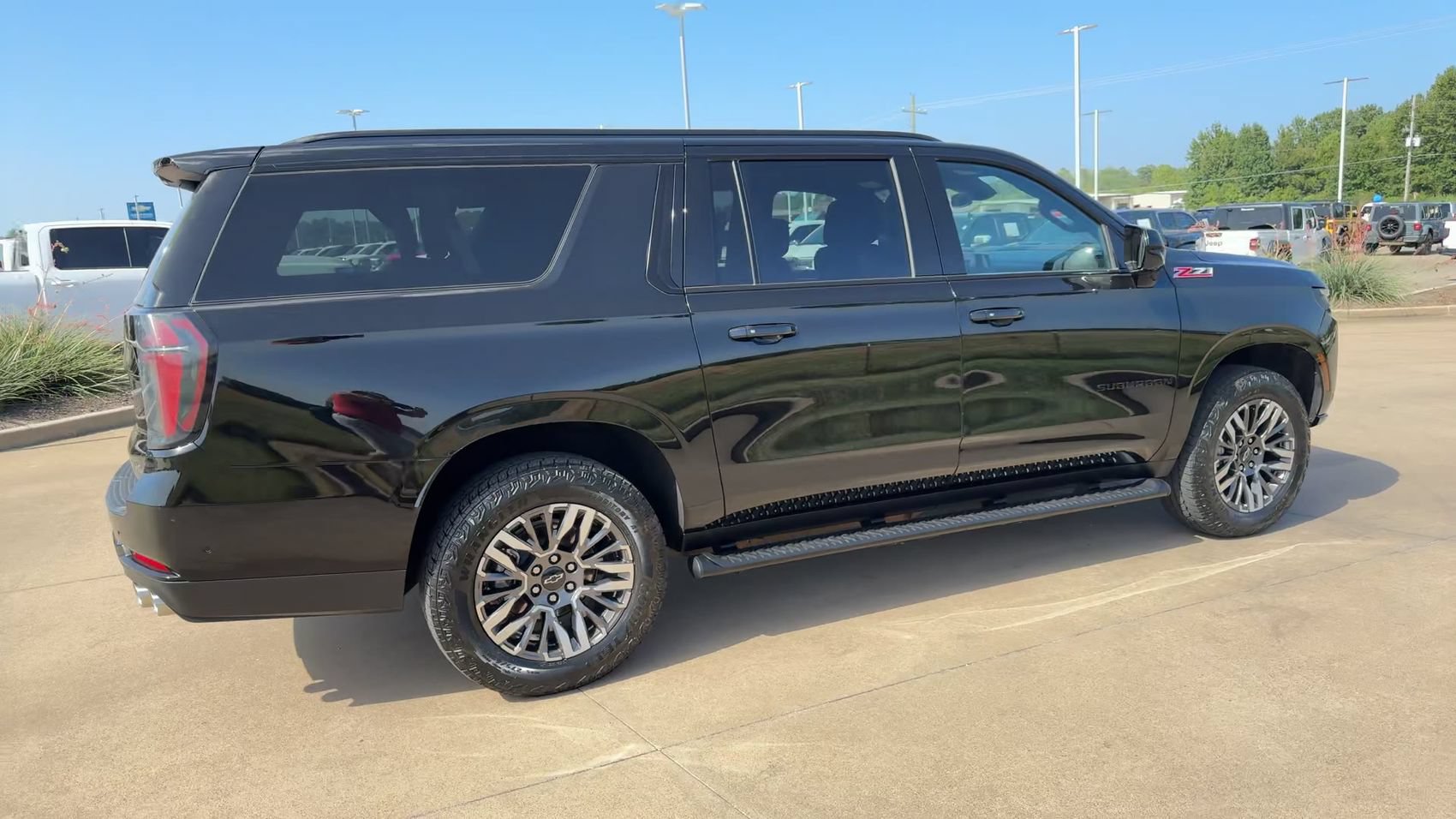 Used 2025 Chevrolet Suburban Z71 AWD/4WD image 9