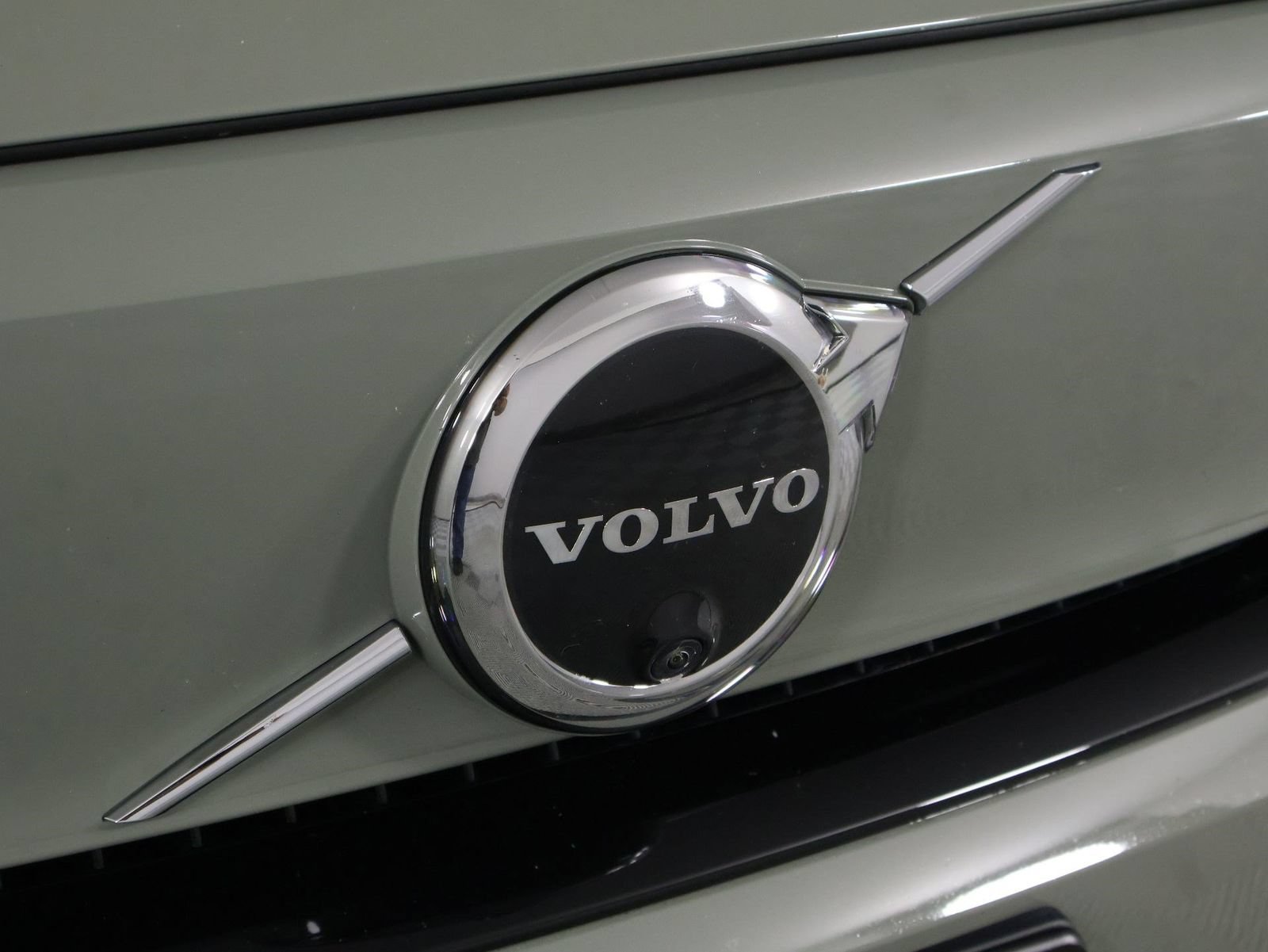 Used 2023 Volvo XC40 Recharge Plus w/ Protection Package Premier AWD/4WD image 25