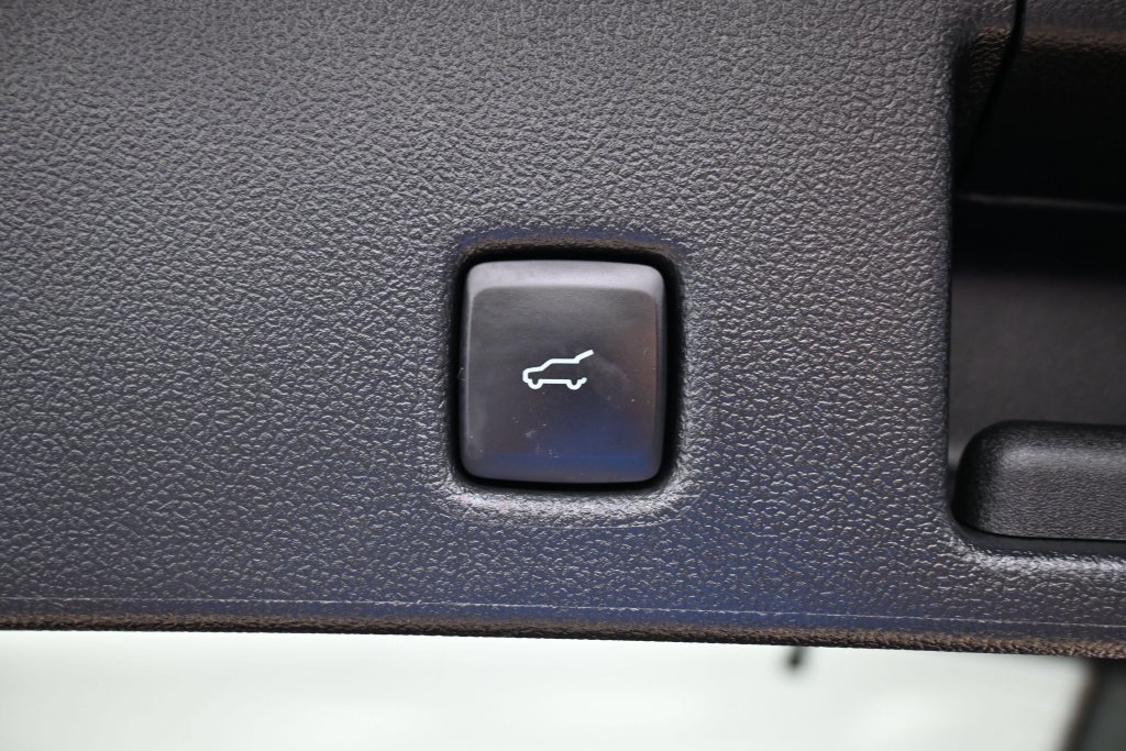 Used 2022 Ford Escape Titanium AWD/4WD image 17