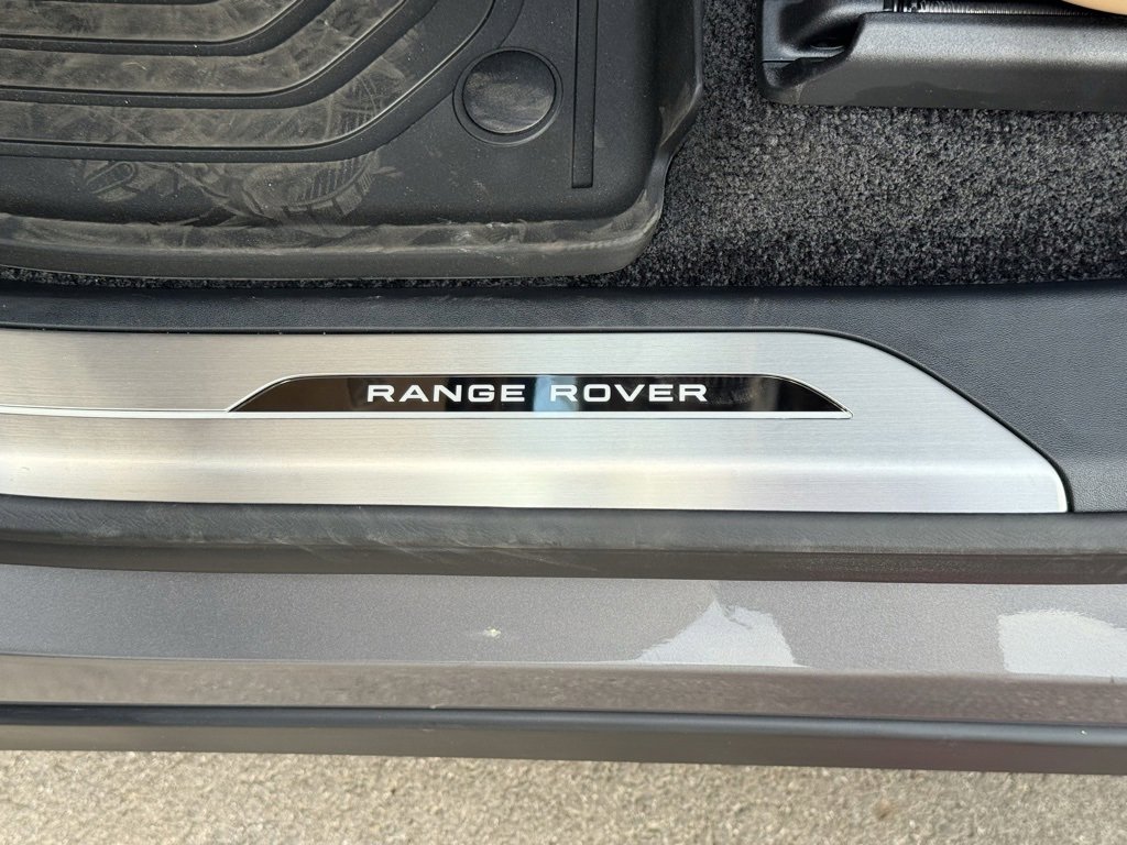 New 2025 Land Rover Range Rover Long Wheelbase SE image 13