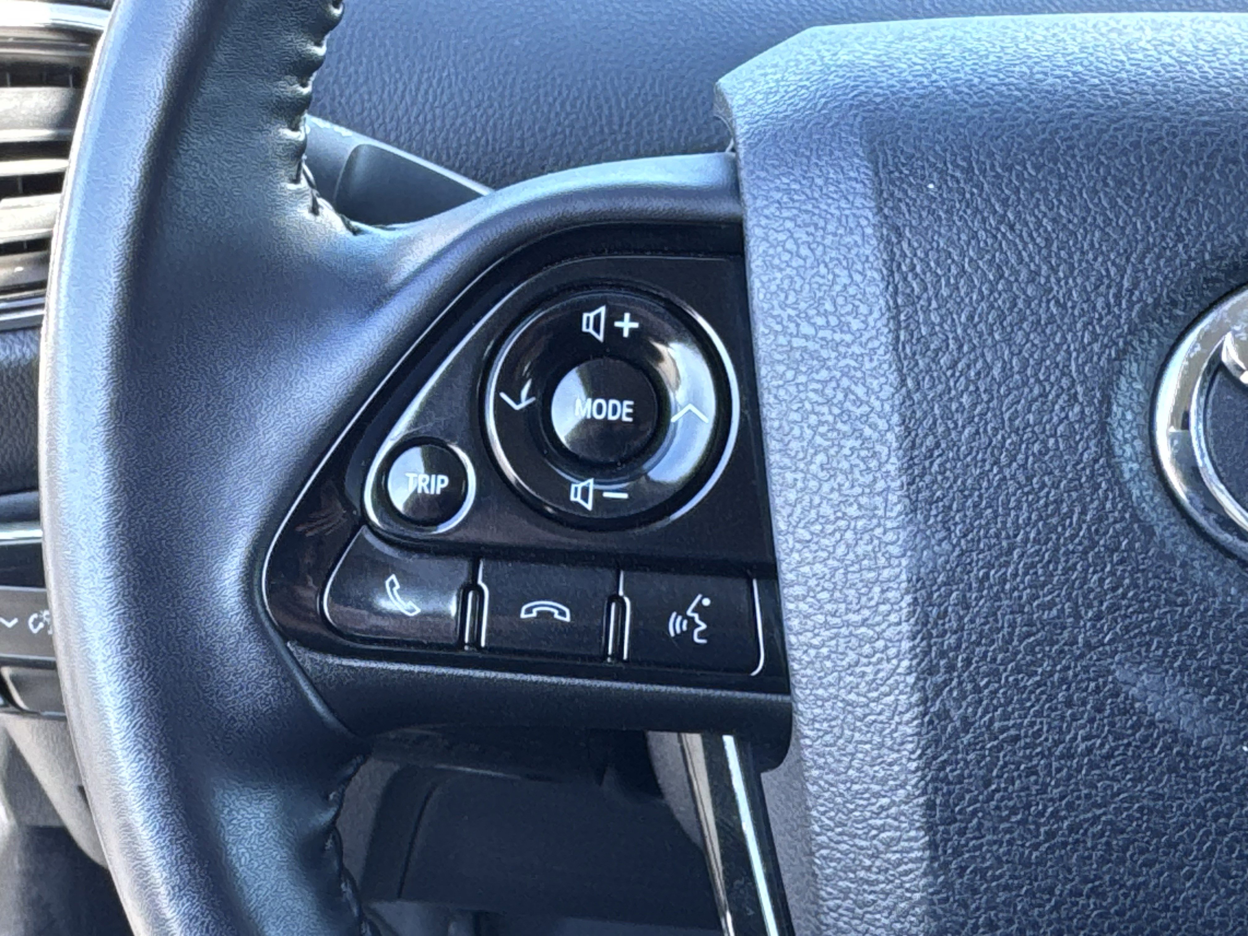 Used 2021 Toyota Prius L Eco image 30