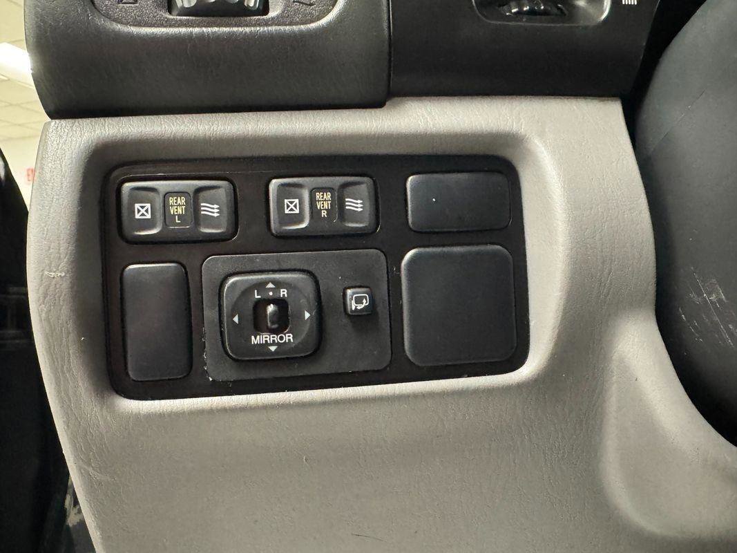 Used 2001 Lexus LX 470 4WD image 8