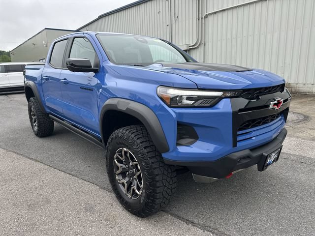 Used 2025 Chevrolet Colorado ZR2 w/ Technology Package AWD/4WD image 11