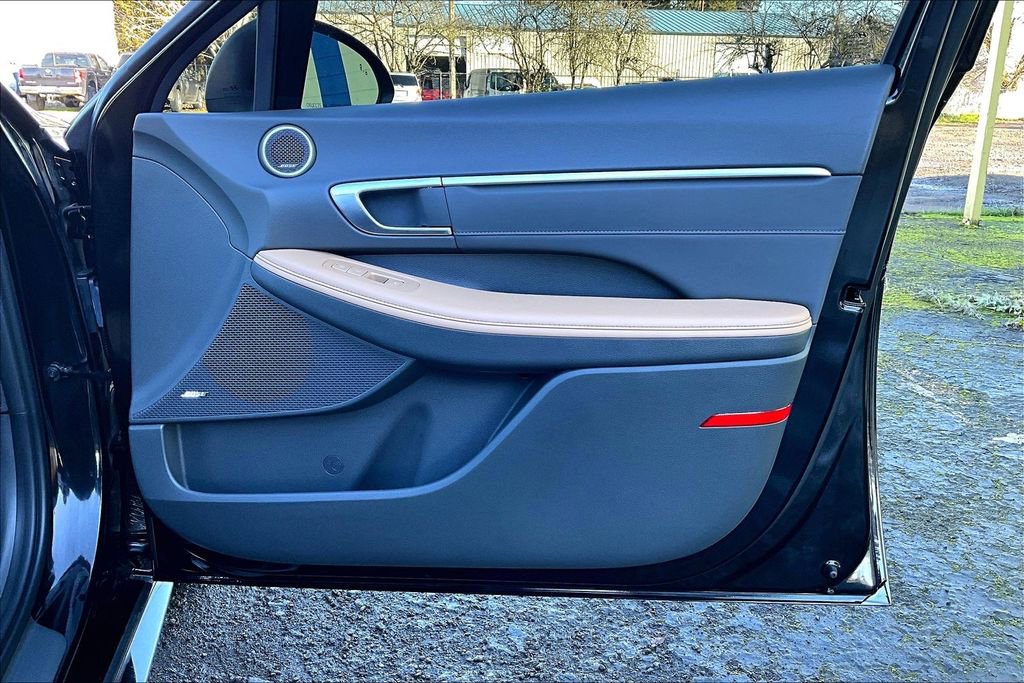 Used 2022 Hyundai Sonata Limited w/ Cargo Package image 24