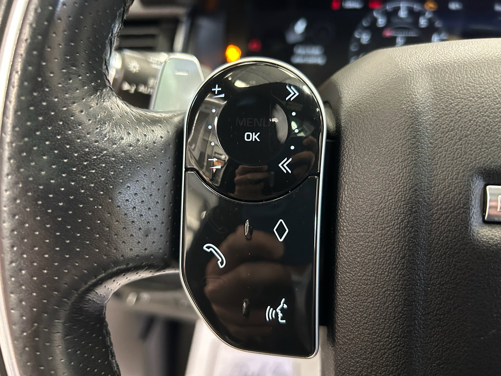 Used 2018 Land Rover Range Rover Velar R-Dynamic SE AWD/4WD image 12