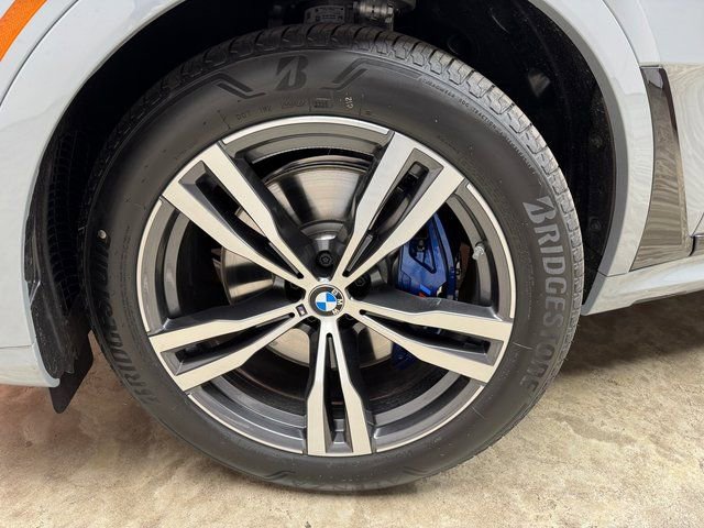 Used 2026 BMW X7 xDrive40i w/ M Sport Package AWD/4WD image 27