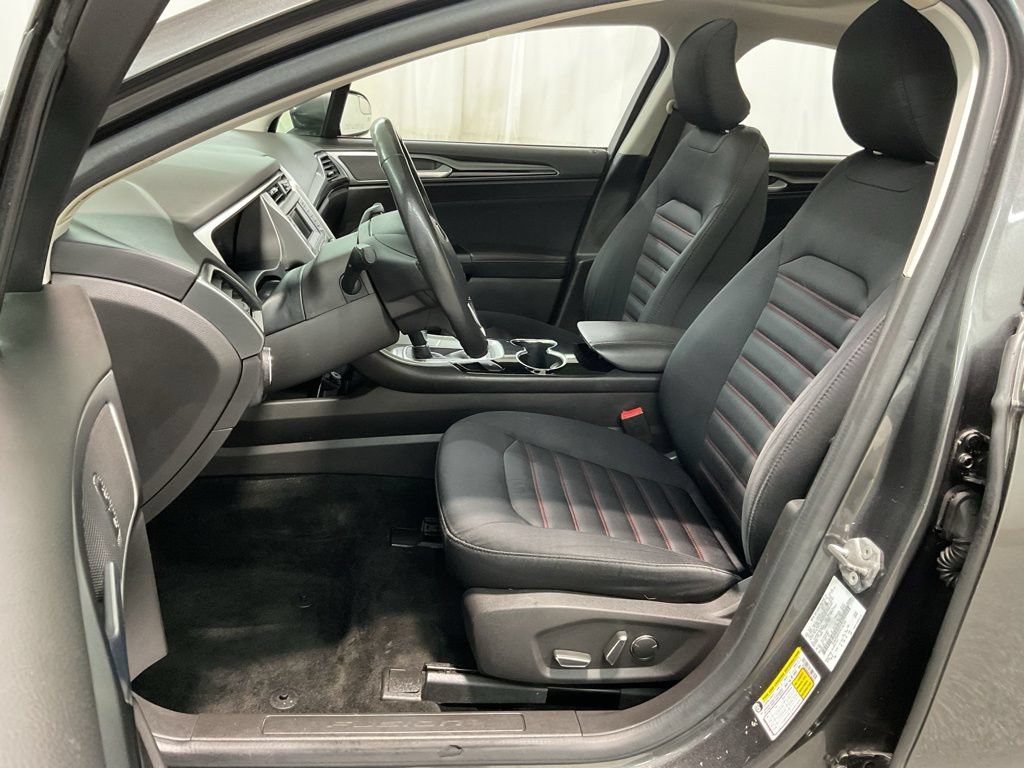 Used 2015 Ford Fusion SE w/ Equipment Group 201A FWD image 20