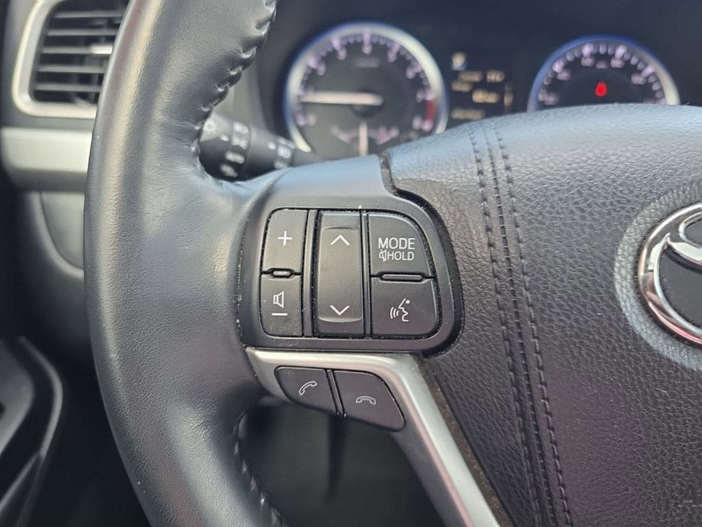 Used 2017 Toyota Highlander XLE image 22