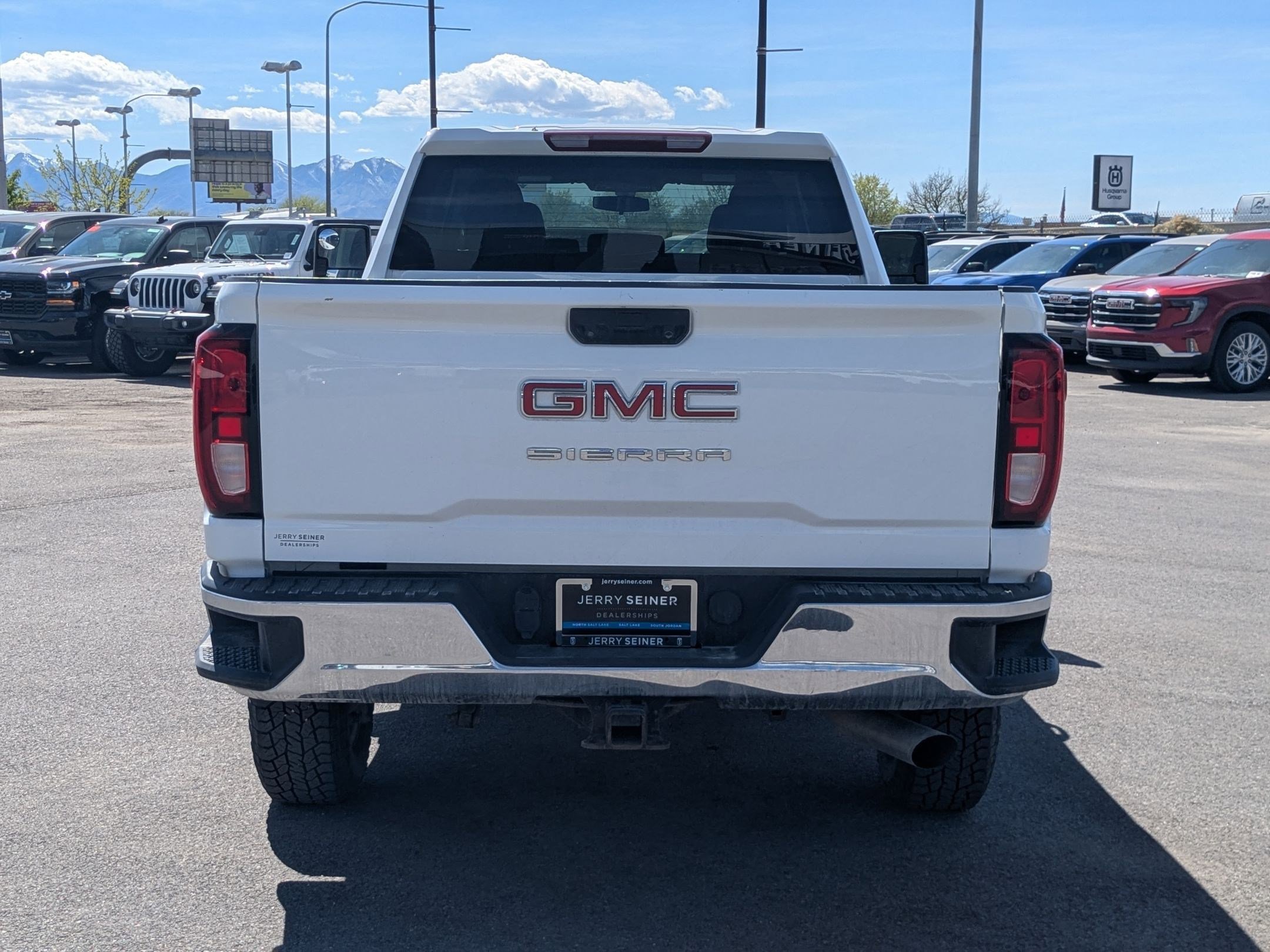 Used 2022 GMC Sierra 2500 Pro w/ Convenience Package image 5