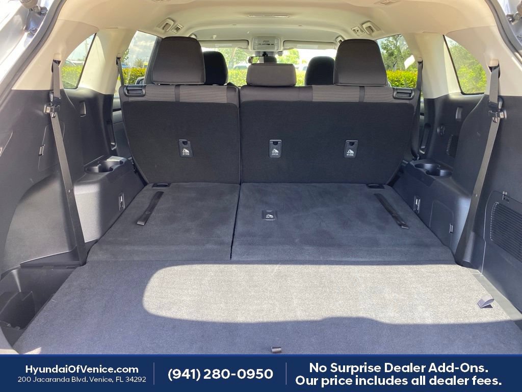 Used 2020 Toyota Highlander LE FWD image 21