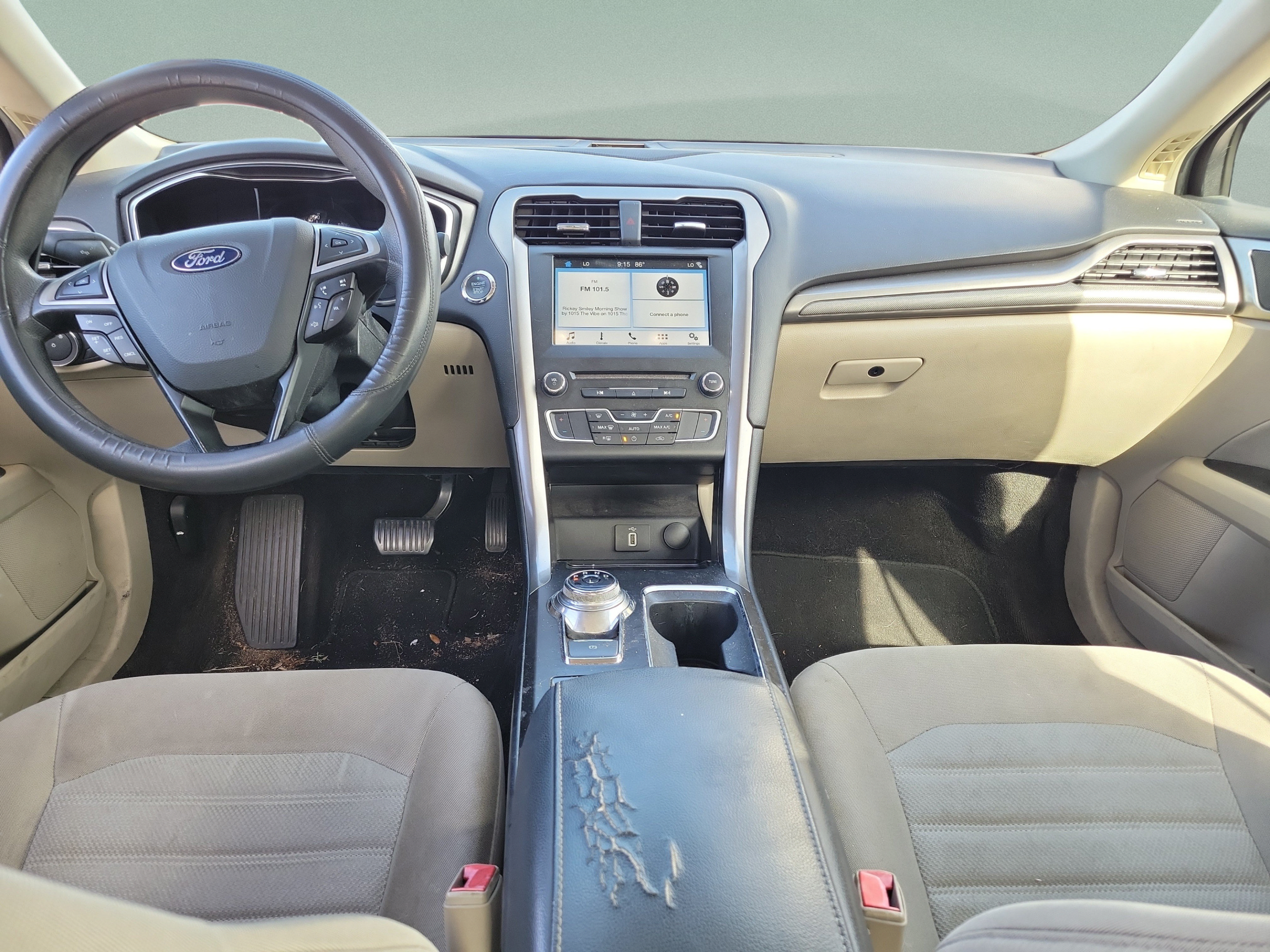 Used 2018 Ford Fusion SE FWD image 7