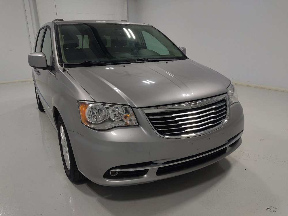 Used 2016 Chrysler Town & Country Touring image 14