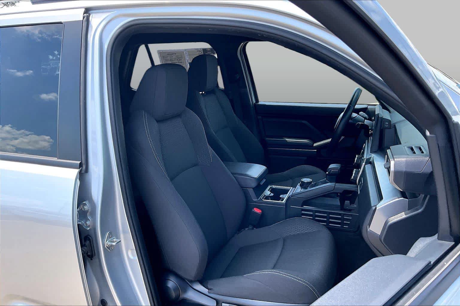 Used 2025 Toyota 4Runner SR5 AWD/4WD image 9