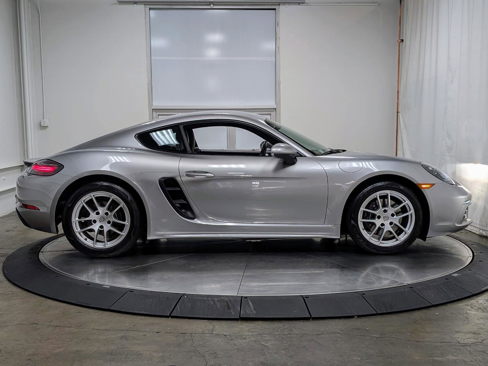 Used 2022 Porsche 718 Cayman image 10