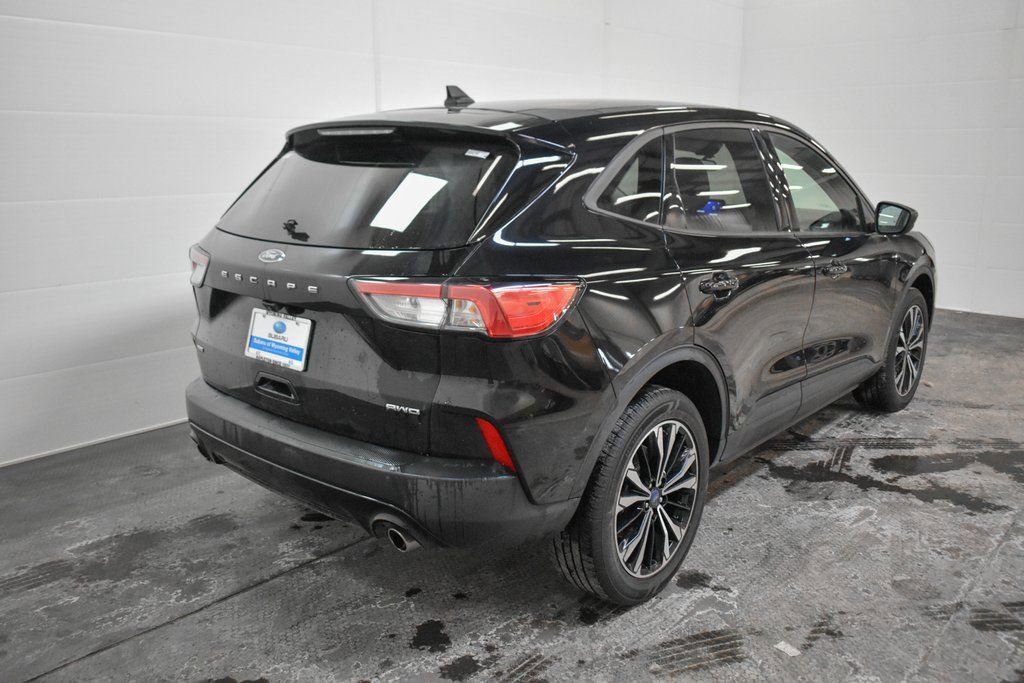 Used 2022 Ford Escape SE w/ SE Sport Appearance Package image 5