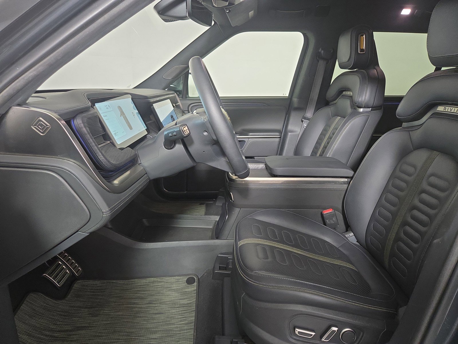 Used 2024 Rivian R1S Adventure AWD/4WD image 20