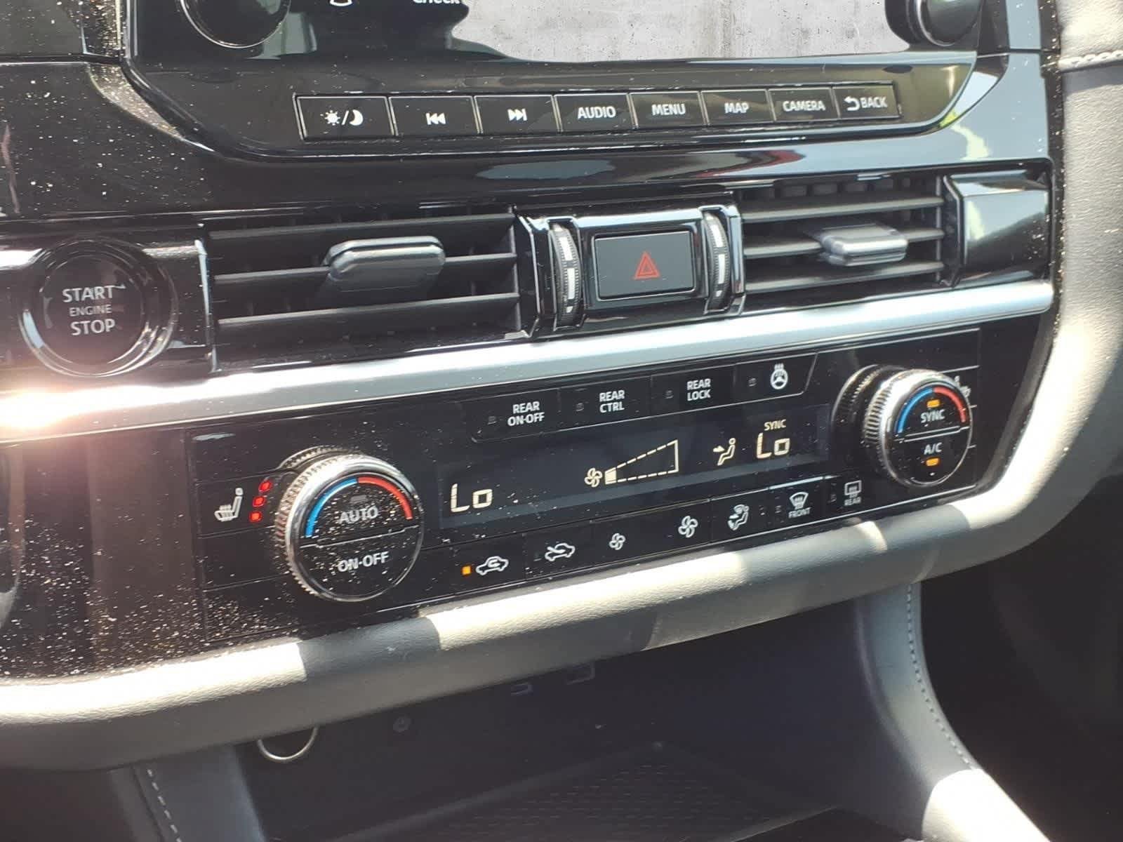 Used 2025 Nissan Pathfinder SL AWD/4WD image 18