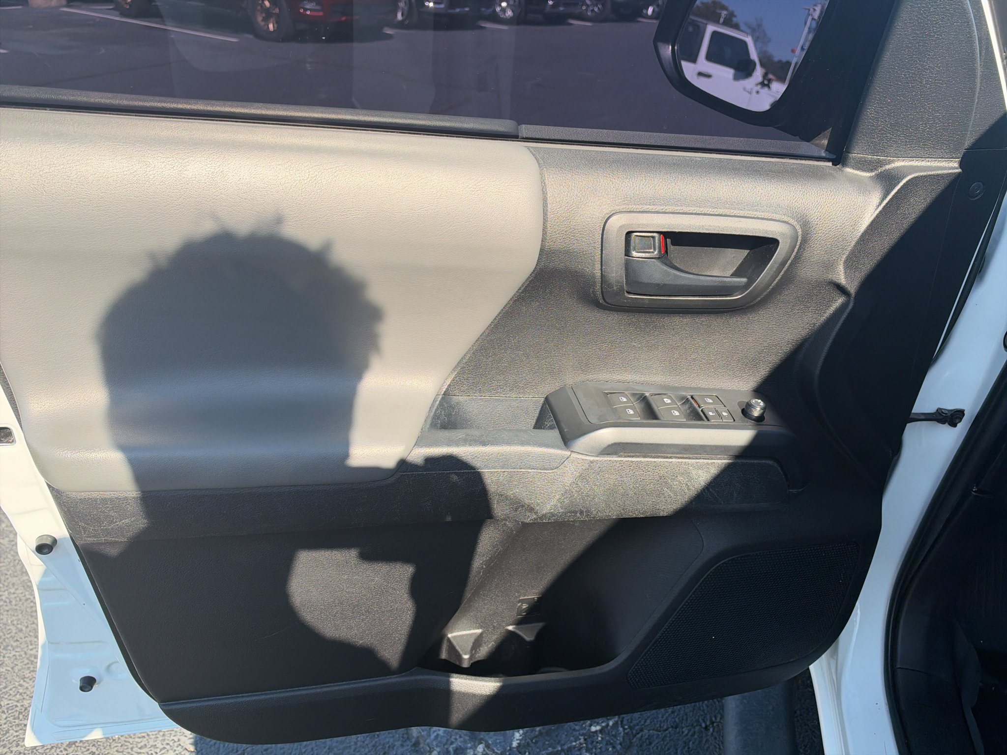 Used 2021 Toyota Tacoma SR w/ SR Convenience Package RWD image 16