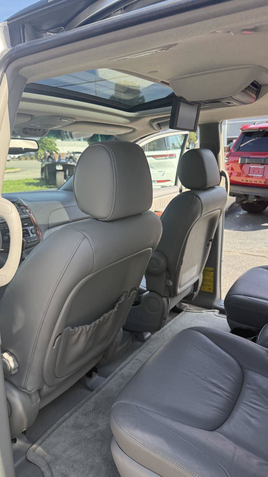 Used 2004 Toyota Sienna XLE Limited FWD image 25