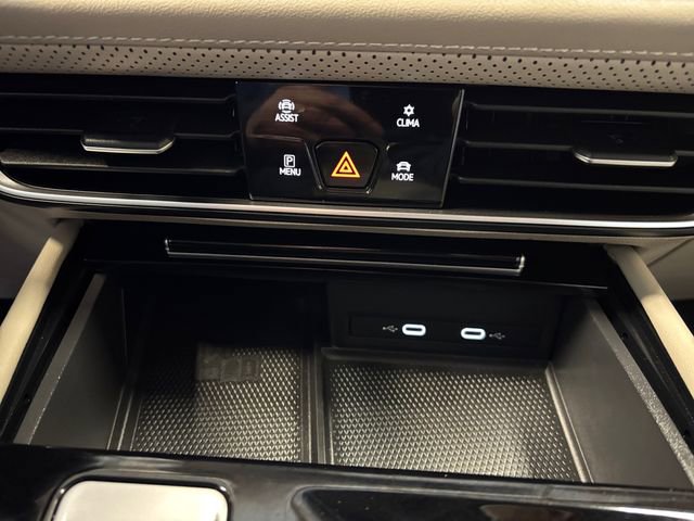 Used 2024 Volkswagen Atlas SEL Premium R-Line image 22