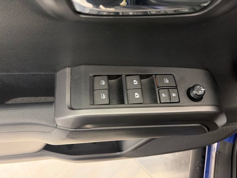Used 2022 Toyota Tacoma TRD Off-Road w/ Technology Package AWD/4WD image 17