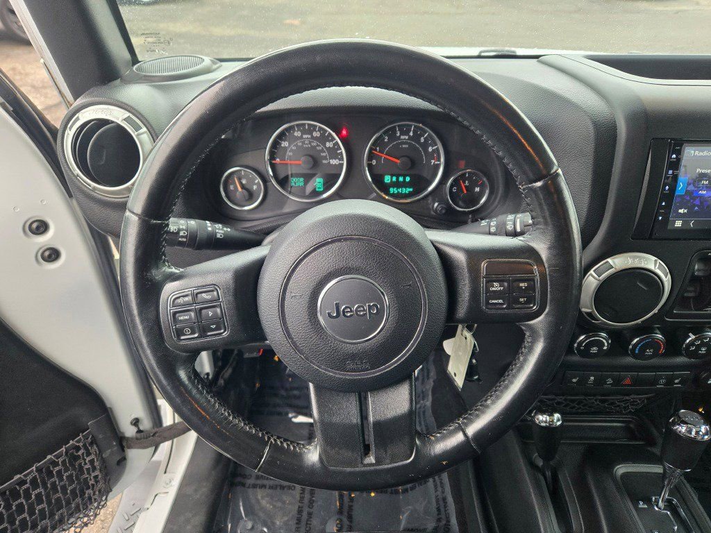 Used 2017 Jeep Wrangler Unlimited Sahara w/ Connectivity Group AWD/4WD image 27