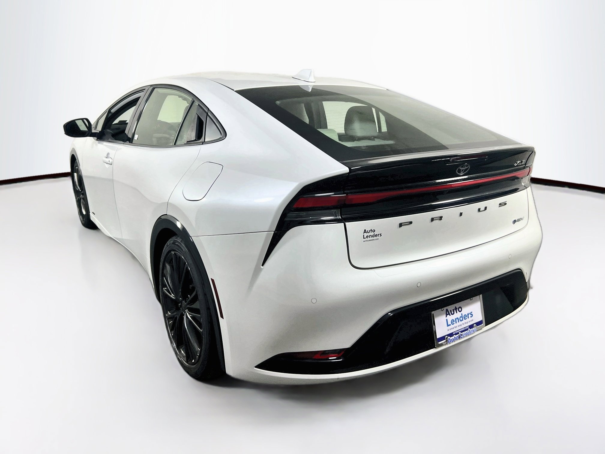 Used 2023 Toyota Prius XLE image 7