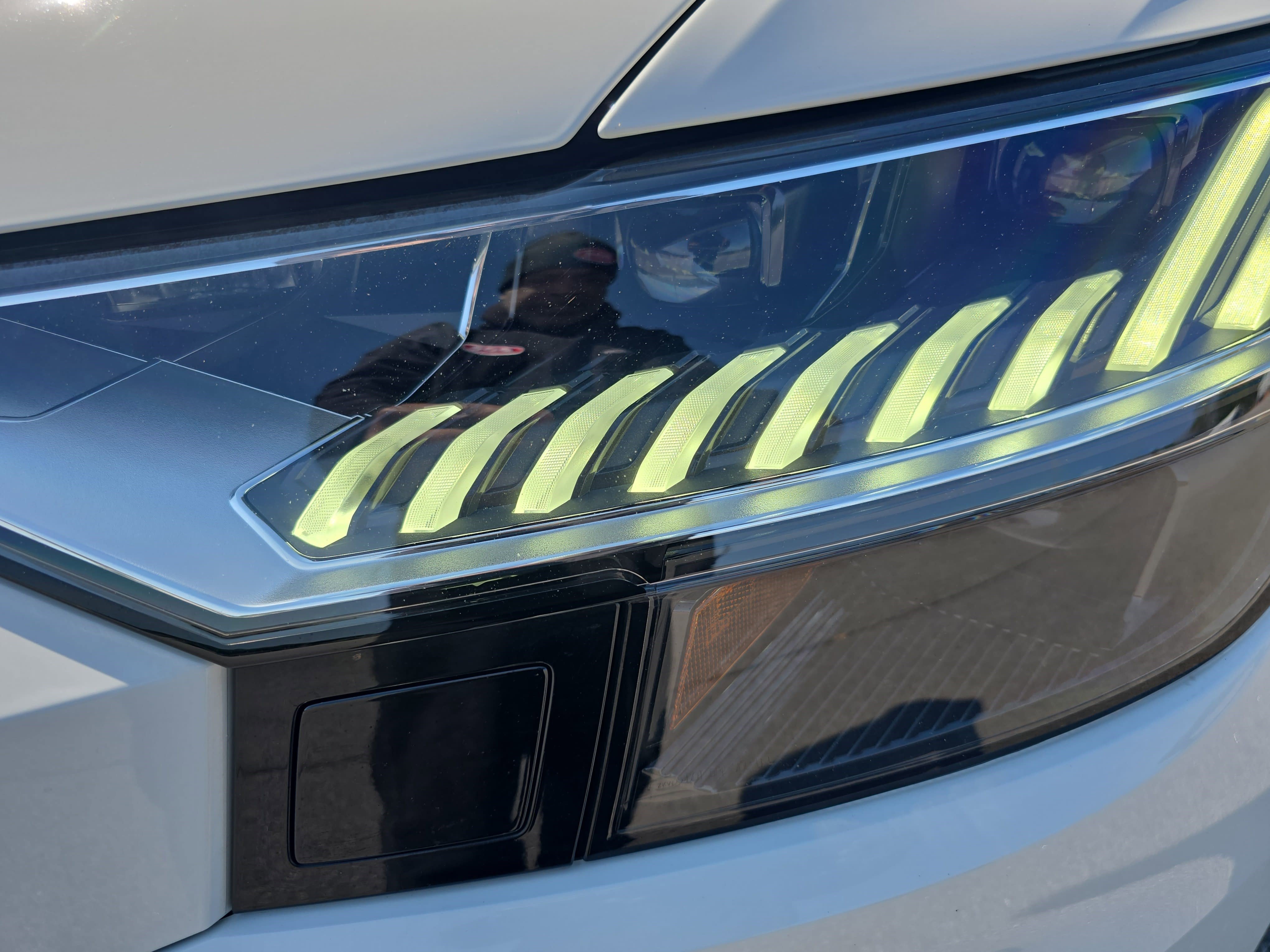 Used 2023 Audi Q8 Premium image 31