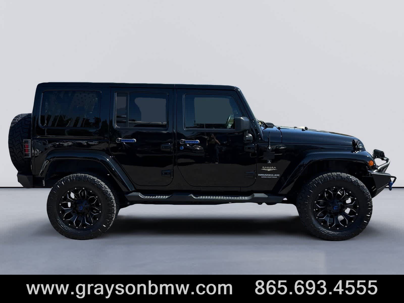 Used 2015 Jeep Wrangler Unlimited Sahara w/ Connectivity Group AWD/4WD image 2