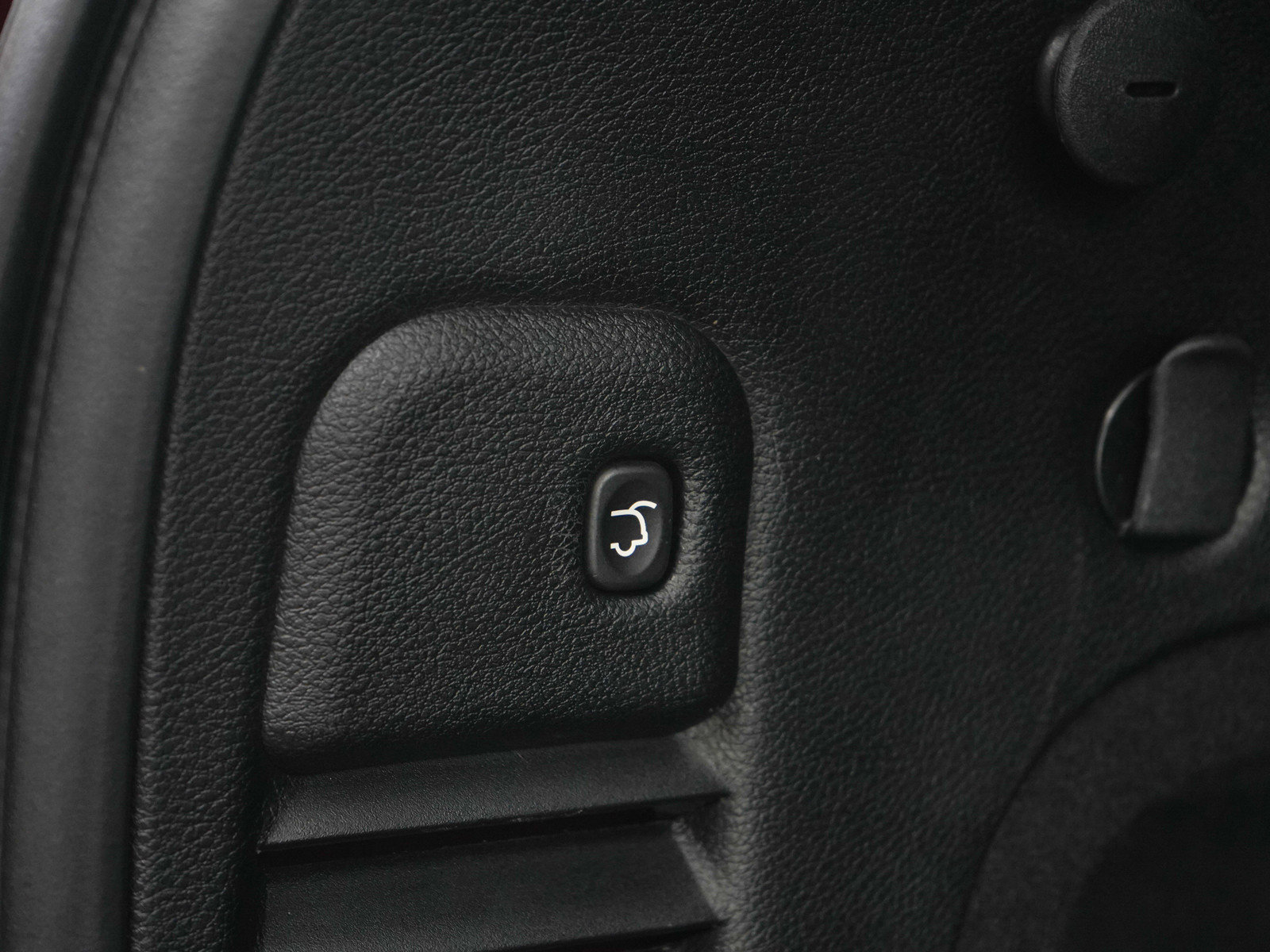Used 2019 Jeep Grand Cherokee Altitude RWD image 17