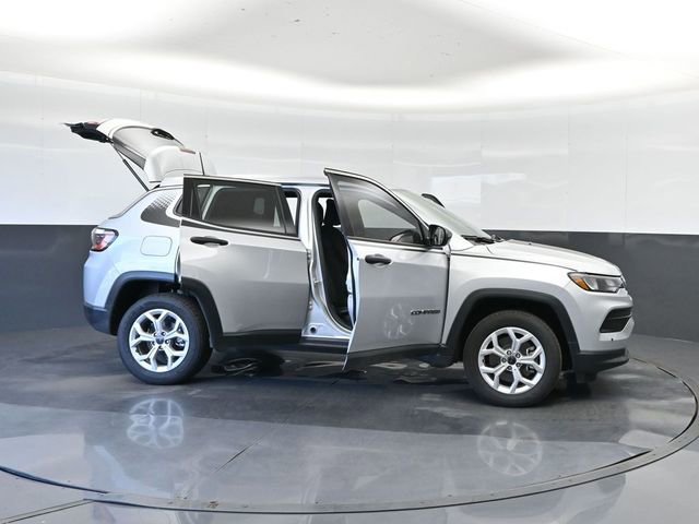 Used 2025 Jeep Compass Sport w/ Mopar Graphics Package AWD/4WD image 33