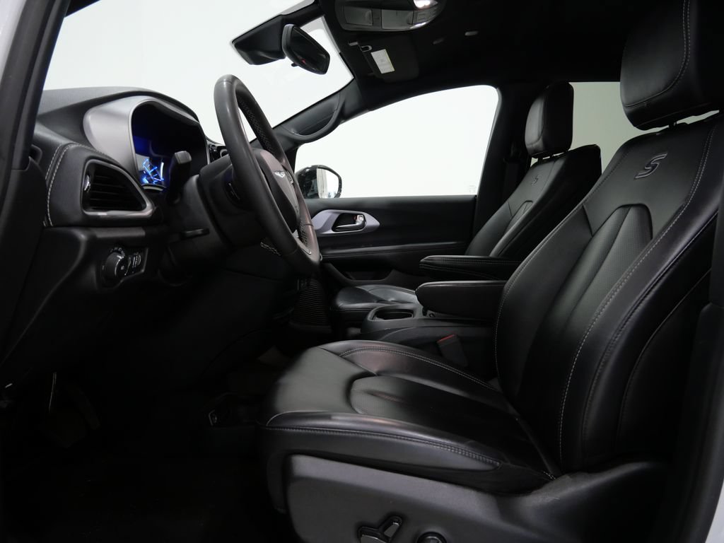 Used 2024 Chrysler Pacifica Limited FWD image 12