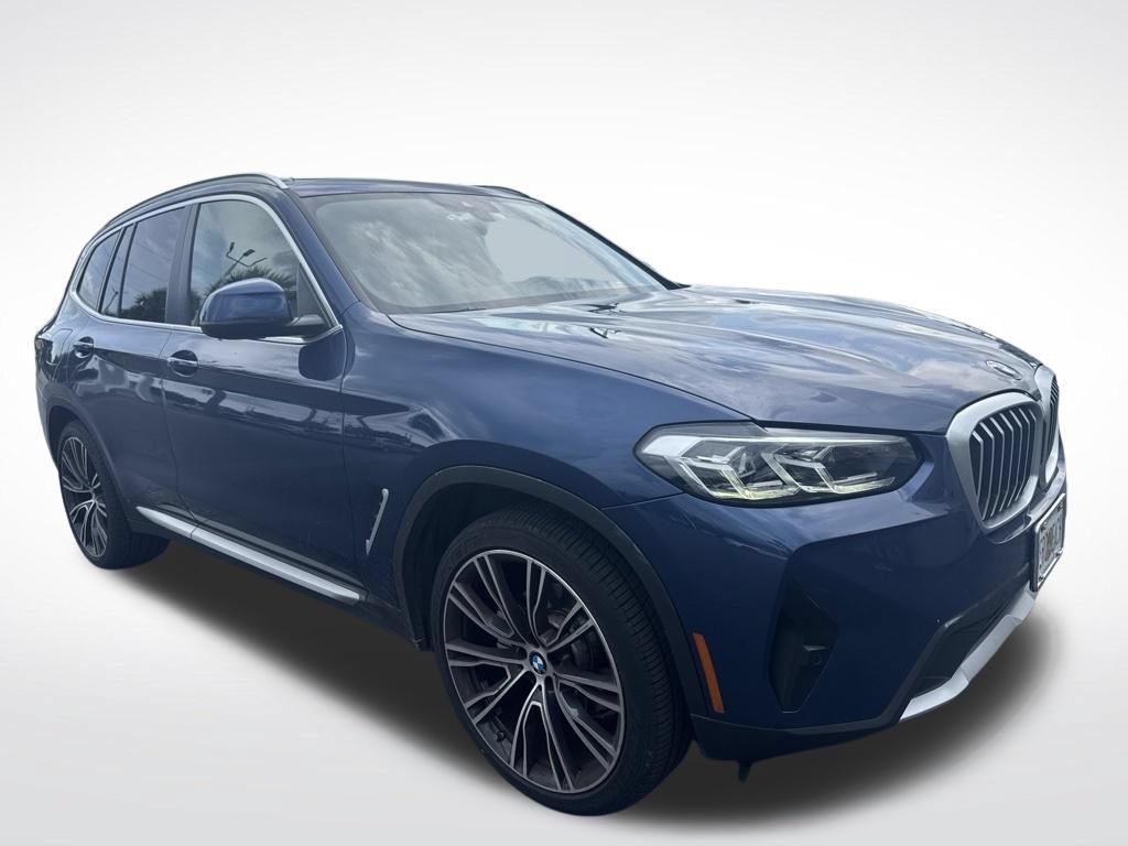 Used 2024 BMW X3 sDrive30i w/ Premium Package RWD image 3