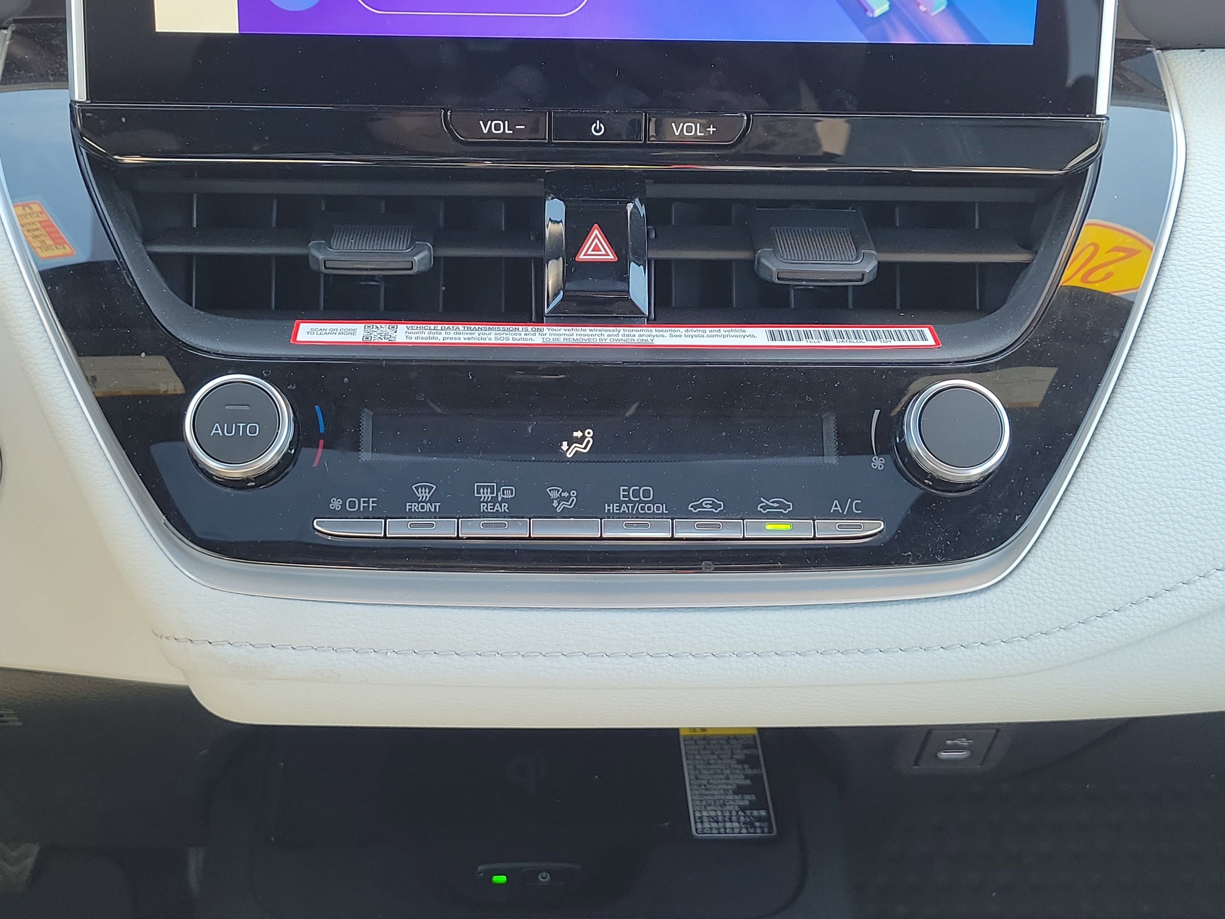 Used 2025 Toyota Corolla SE w/ SE Premium Package image 30