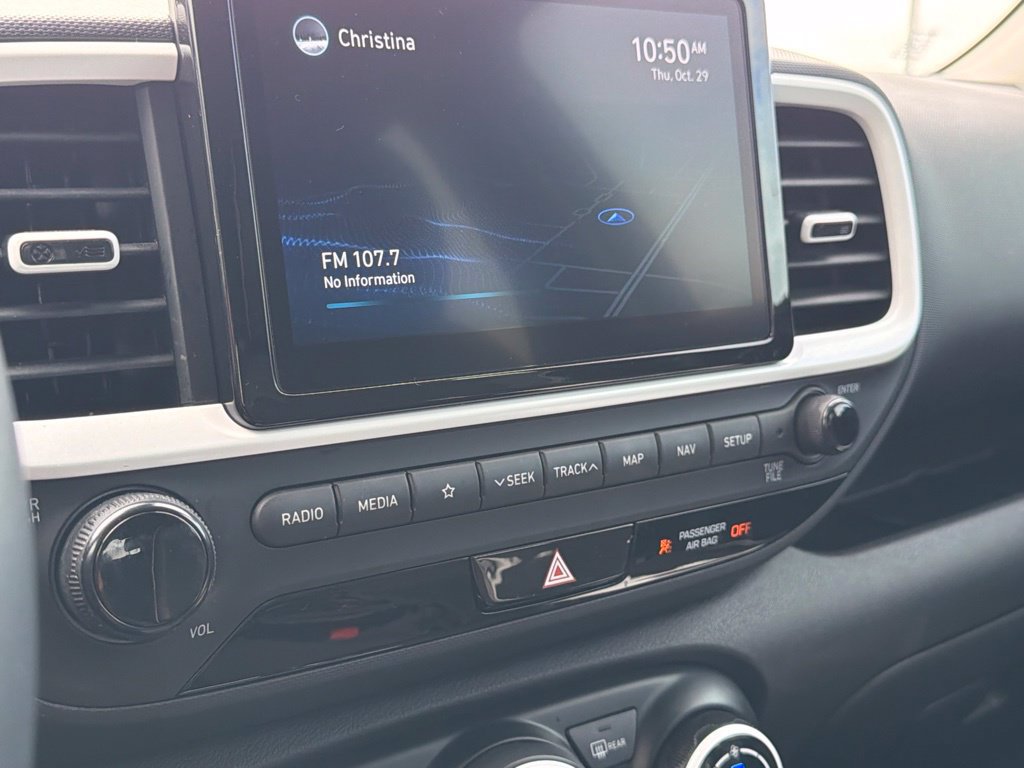 Used 2022 Hyundai Venue Limited FWD image 19