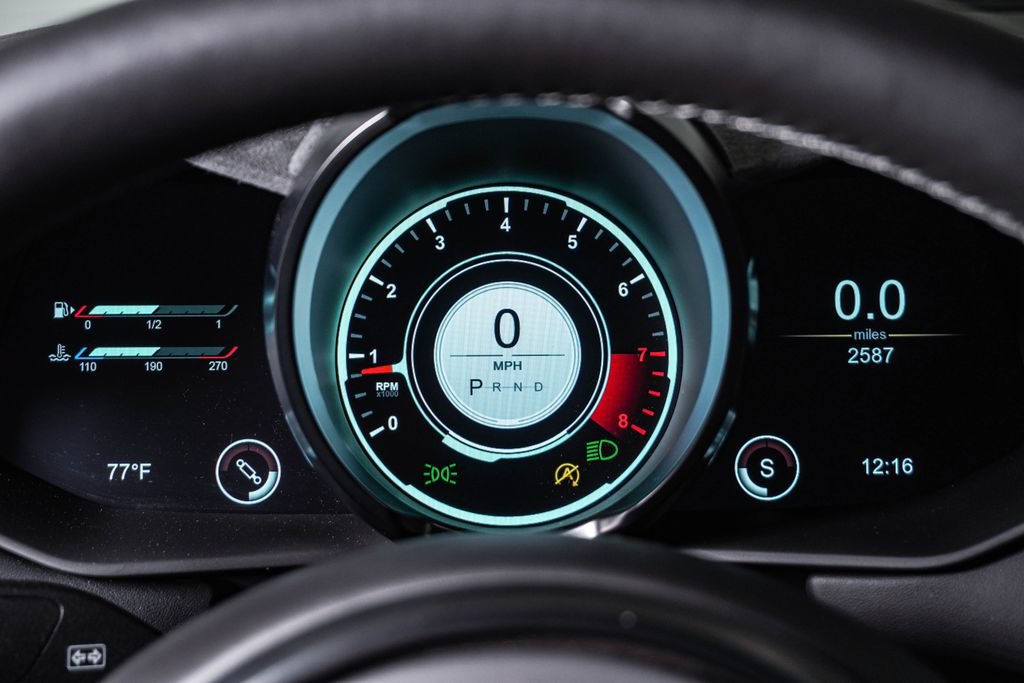 Used 2023 Aston Martin V8 Vantage Coupe RWD image 29
