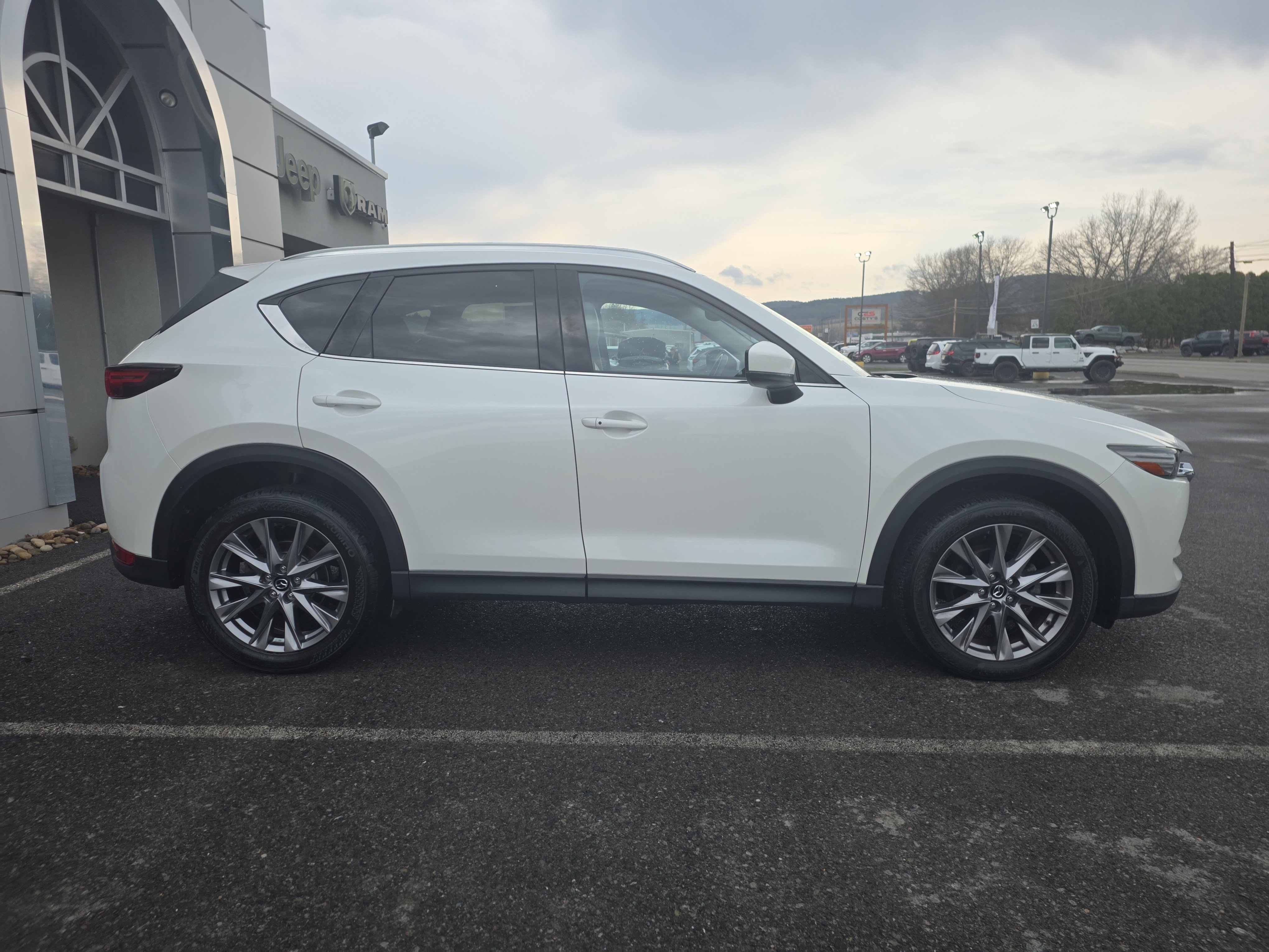 Used 2020 MAZDA CX-5 Grand Touring image 2