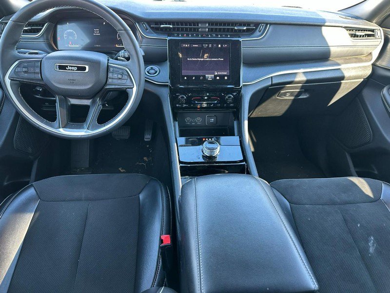 Used 2023 Jeep Grand Cherokee Altitude image 11