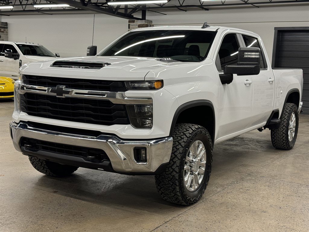 Used 2024 Chevrolet Silverado 2500 LT w/ All Star Edition image 3