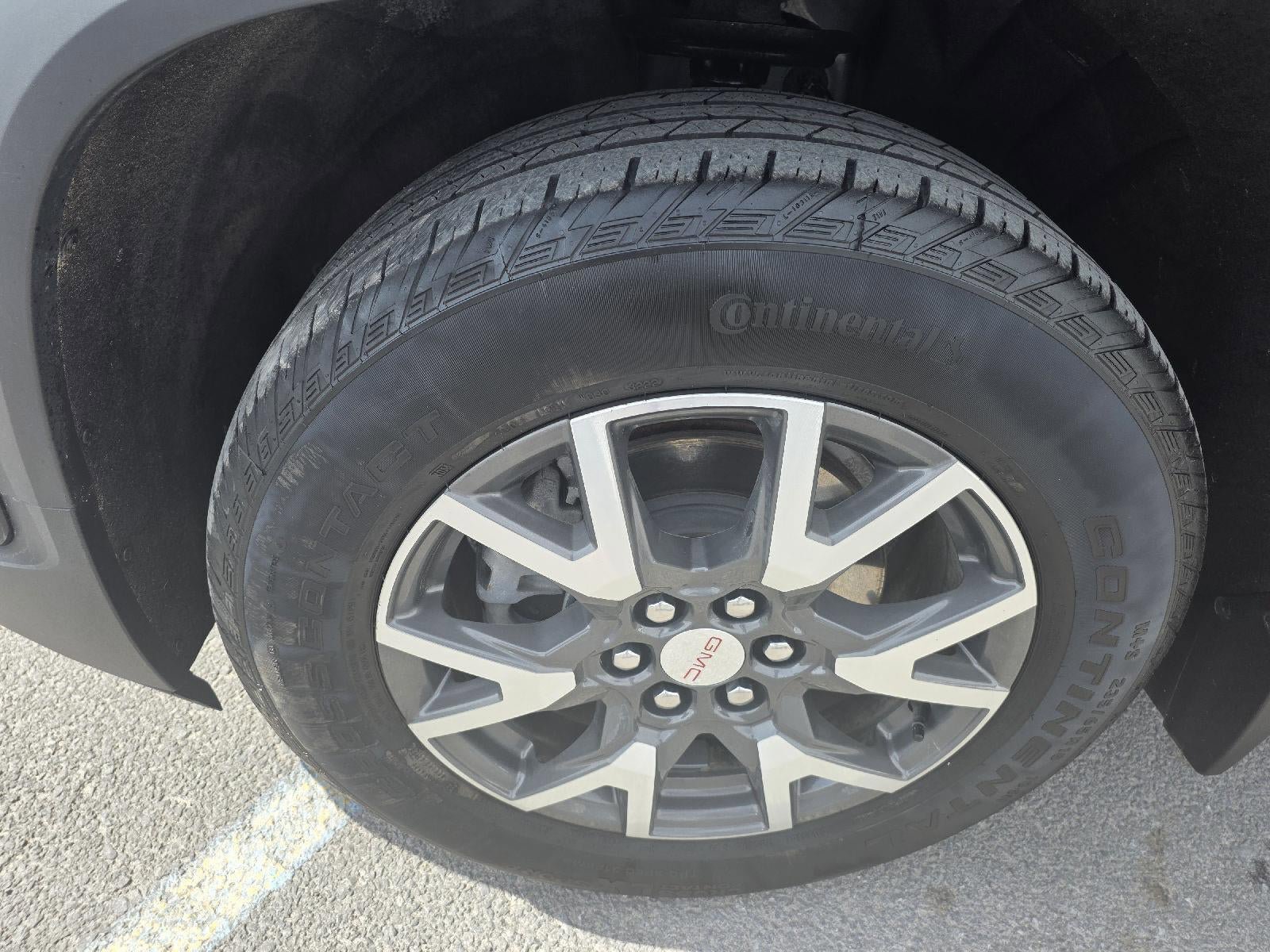 Used 2023 GMC Acadia SLE w/ Driver Convenience Package image 9
