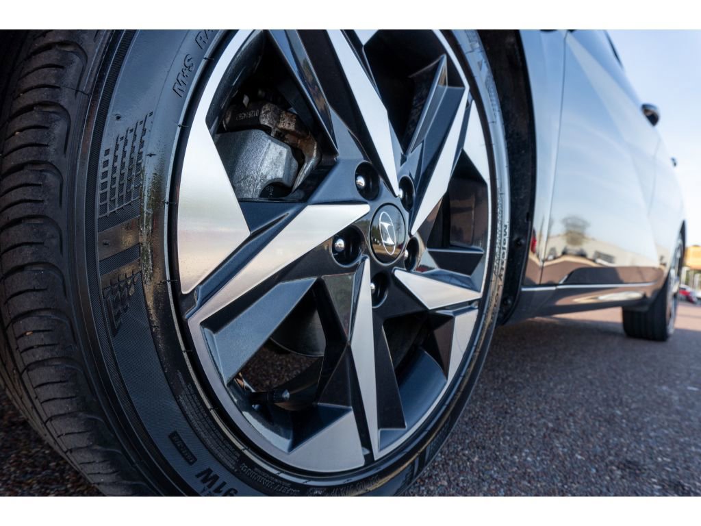 Used 2023 Hyundai Elantra SEL w/ Convenience Package image 9